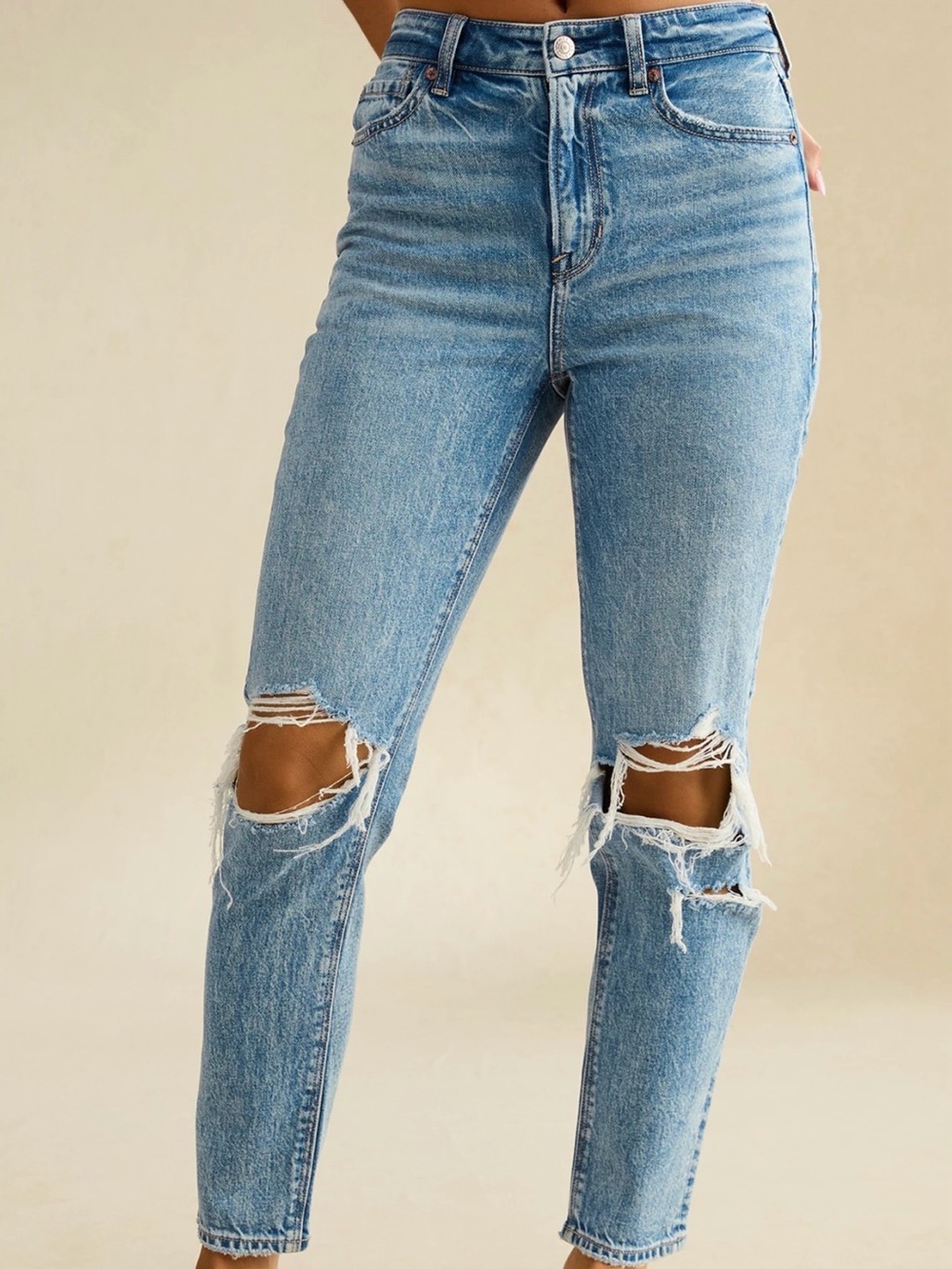American Eagle Ripped Mom Jeans 00R